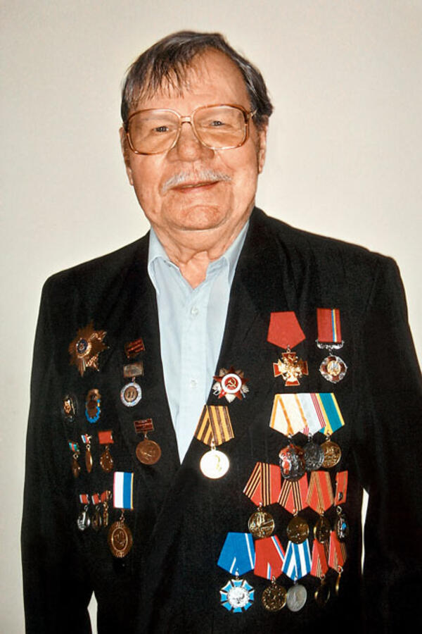 Russia's tweet image. ๐ญ #OTD in 1923 a genius of Soviet comedy Mikhail #Pugovkin was born.
His legendary roles in "Ivan Vasilievich", "Wedding in Malinovka" & others made him national treasure.
In 1941, he volunteered to fight the Nazis, was wounded, helped bring #Victory closer.
True #ManOfSteel