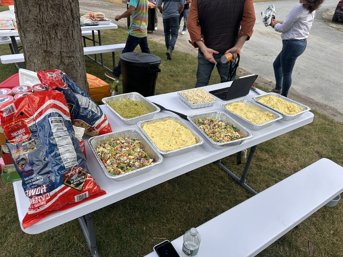 reredevaux's tweet image. Had a wonderful opening week. Mother Nature gave us an easy Sunday. What better way to spend it then having a cookout with the team