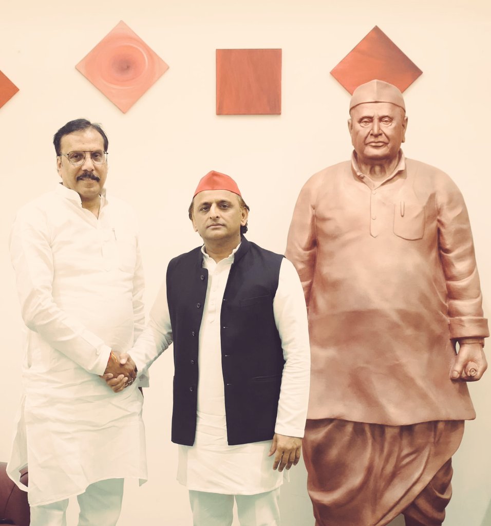 Dinesh (@dineshpatel_up) on Twitter photo рдП рдиреЗрддрд╛ рдирд╣реАрдВ рдЬрдирддрд╛ рдХреЗ рднрд╛рдИ рдФрд░ рдмреЗрдЯрд╛ рд╣реИрдВ рдЗрдирдХреЛ рдлреЛрди рдХрд░ рджрд┐рдП рддреЛ рддреБрд░рдВрдд рд░рд┐рд╕реАрд╡ рд╣реЛрддрд╛ рд╣реИ рдмрд╛рдИрджрд╡реЗ рд░рд┐рд╕реАрд╡ рдирд╣реАрдВ рд╣реЛ рдкрд╛рдпрд╛ рддреЛ рд░рд┐рдЯрд░реНрди рдХрд╛рд▓ рдЬрд░реВрд░ рдЖрддрд╛ рд╣реИ рдФрд░ рд╕рдорд╕реНрдпрд╛ рдХрд╛ рд╕рдорд╛рдзрд╛рди рднреА,
рд░рд╛рдЬреАрд╡ рд░рд╛рдп рдЬреА рдХреЗ рдХрд╛рдо рдХрд░рдиреЗ рдХреЗ рдЕрдВрджрд╛рдЬ рдХреЛ рд╕реИрд▓реНрдпреВрдЯ, ЁЯЩП <a href="/RajeevRai/">Rajeev Rai</a> тЭгя╕П рдП рдиреЗрддрд╛ рдирд╣реАрдВ рдЬрдирддрд╛ рдХреЗ рднрд╛рдИ рдФрд░ рдмреЗрдЯрд╛ рд╣реИрдВ рдЗрдирдХреЛ рдлреЛрди рдХрд░ рджрд┐рдП рддреЛ рддреБрд░рдВрдд рд░рд┐рд╕реАрд╡ рд╣реЛрддрд╛ рд╣реИ рдмрд╛рдИрджрд╡реЗ рд░рд┐рд╕реАрд╡ рдирд╣реАрдВ рд╣реЛ рдкрд╛рдпрд╛ рддреЛ рд░рд┐рдЯрд░реНрди рдХрд╛рд▓ рдЬрд░реВрд░ рдЖрддрд╛ рд╣реИ рдФрд░ рд╕рдорд╕реНрдпрд╛ рдХрд╛ рд╕рдорд╛рдзрд╛рди рднреА,
рд░рд╛рдЬреАрд╡ рд░рд╛рдп рдЬреА рдХреЗ рдХрд╛рдо рдХрд░рдиреЗ рдХреЗ рдЕрдВрджрд╛рдЬ рдХреЛ рд╕реИрд▓реНрдпреВрдЯ, ЁЯЩП <a href="/RajeevRai/">Rajeev Rai</a> тЭгя╕П
