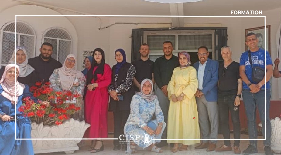 𝐑𝐞𝐭𝐨𝐮𝐫 𝐞𝐧 𝐢𝐦𝐚𝐠𝐞𝐬 𝐬𝐮𝐫 𝐥’𝐚𝐭𝐞𝐥𝐢𝐞𝐫 𝐝𝐞 𝐟𝐨𝐫𝐦𝐚𝐭𝐢𝐨𝐧
Dans le cadre du projet  El MASSAR,  un atelier de transmission a eu lieu à Batna faisant suite à une série de formations axées sur le travail thérapeutique de réseau. 👇👇👇
facebook.com/share/p/16rYjt…