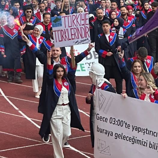 Mehmet Akif Ersoy Üniversitesi Mühendislik Fakültesinden Mezun olan Türk gençleri:

“TÜRKİYE TÜRKLERİNDİR!”

#MasadaMilletYok