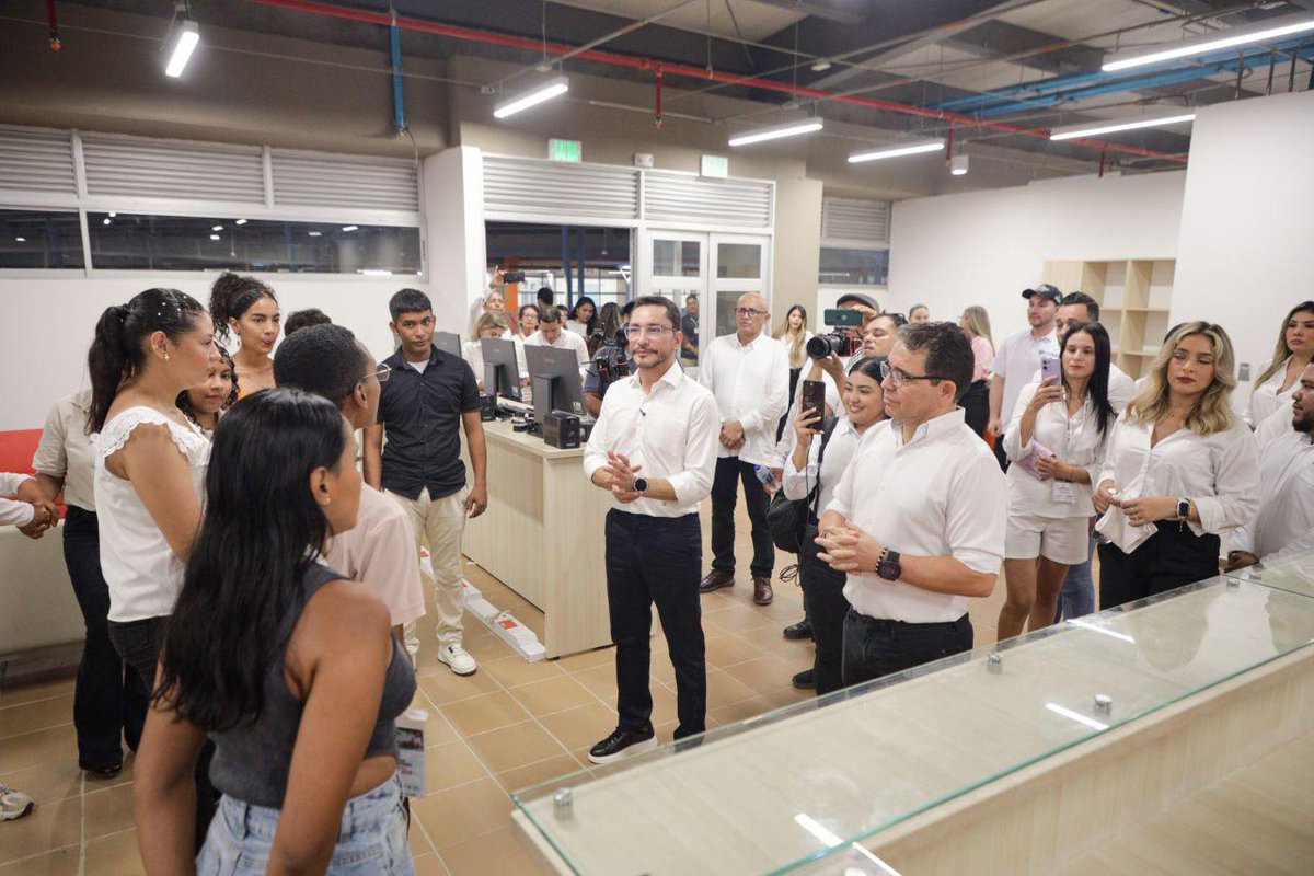 carlosecaicedo's tweet image. El Campus de El Banco es más que cemento y ladrillos. Es una obra viva de 7.751 metros cuadrados que alberga laboratorios de robótica, gastronomía, sostenibilidad, innovación y confección; 40 aulas, biblioteca, restaurante, centro médico, guardería, sala de investigadores y aulas…