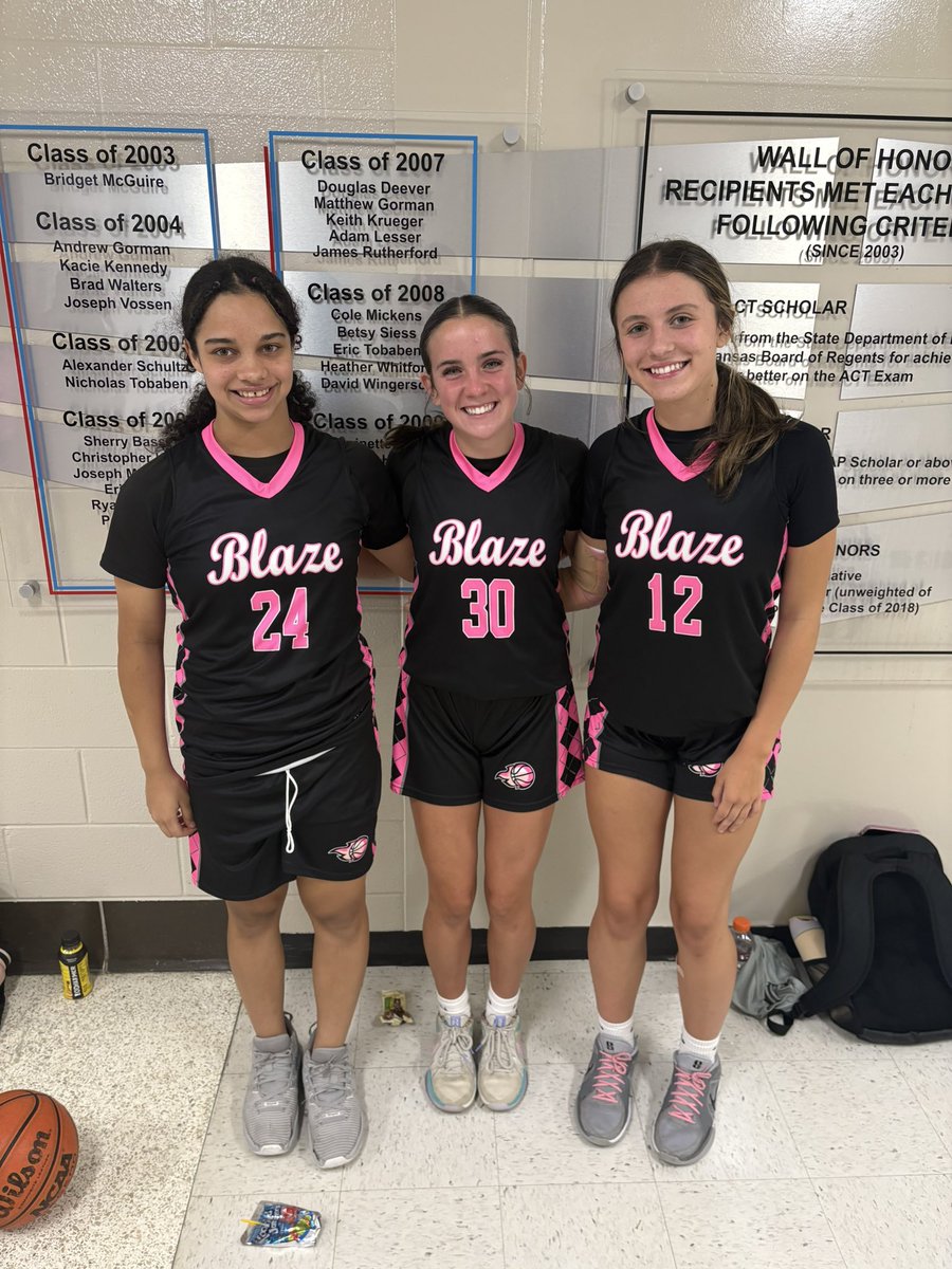 Awesome to see so many of our girls playing with and supporting each other over the past few days! Addie, Beau, Quin, and Taylor were in Louisville and Zay, Morgan, and Addi competed at the Sunflower State Games. Plus Aedri in KC! 💪💚