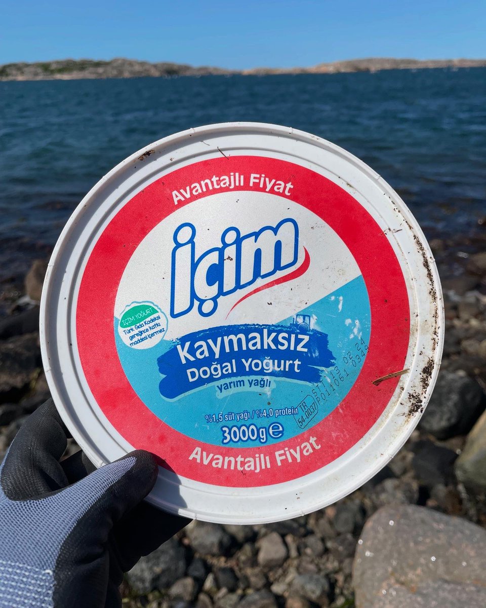 _CleanSea's tweet image. Trash from abroad is a common find on the Swedish coastline - and it’s not at all surprising. The ocean is connected and we affect each other across the globe, even over long distance and time. 🌊