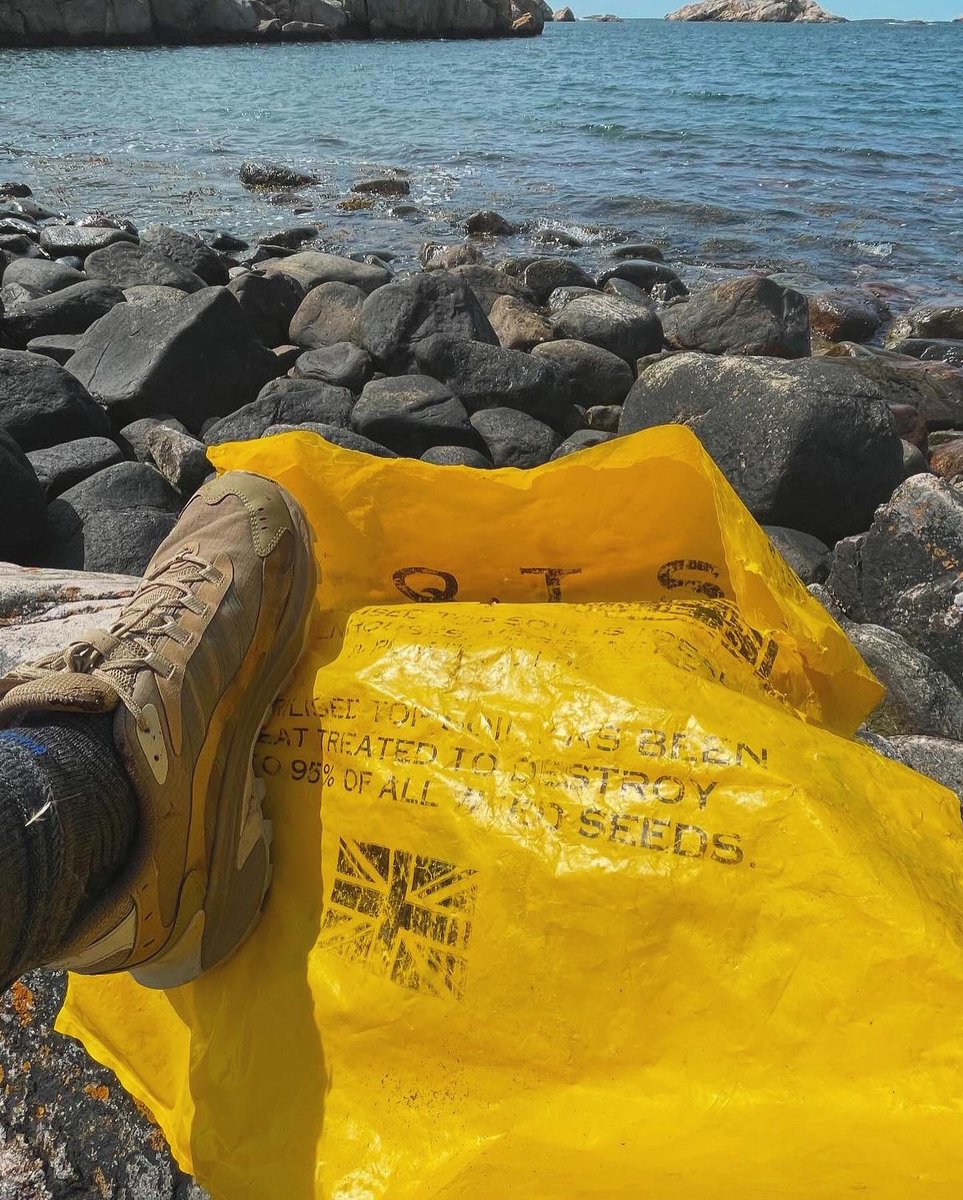 _CleanSea's tweet image. Trash from abroad is a common find on the Swedish coastline - and it’s not at all surprising. The ocean is connected and we affect each other across the globe, even over long distance and time. 🌊