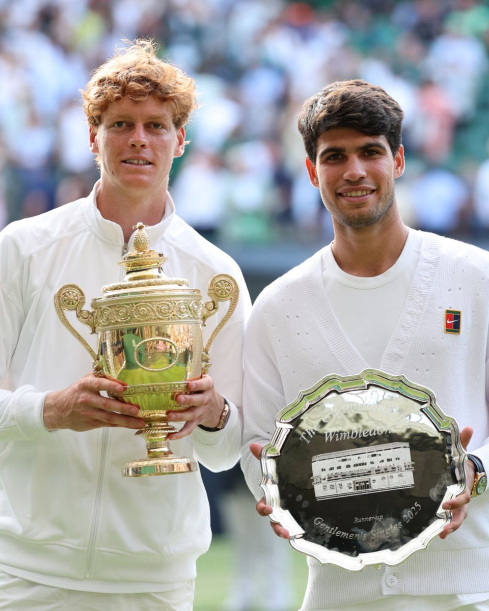 Por mais batalhas entre Jannik Sinner e Carlos Alcaraz! 🔥

O número 1 do mundo superou Alcaraz em 4/6 6/4 6/4 6/4 para conquistar o seu primeiro título em Wimbledon. 🏆

📸: Clive Brunskill/Getty Images