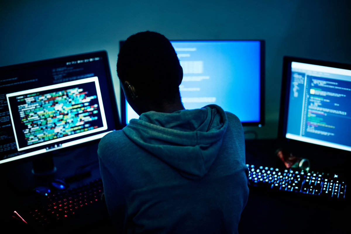 🛡️ AI agents aren’t just attackers — they’re becoming defenders.

📌 From automated threat detection to adaptive response, AI is shifting the balance in cybersecurity
📈 The question: who builds the smarter agent?

🔁 Repost if this feels true
💬 Would your org trust an AI to