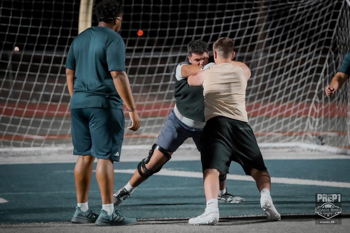 Beckham_DK's tweet image. Great shots from @Prep1USA photographers at @coachbirdd Academy! Always grinding at Under The Lights— learning and leveling up alongside @TyroneMcDuffie3, @GabrielTerra77 , and @kamo_js.
May be 13, but always punching above my weight. 👊
Class of 2030 | OT | 6’4” 220 | 🛠️🏈…