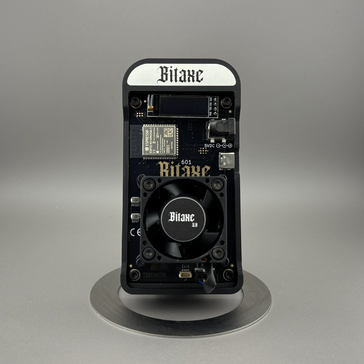 BitaxeUK's tweet image. And that’s a sellout! 🥁🥁
We’re officially out of stock of the entire Bitaxe Gamma 601 range. Accessories and parts are still available to buy.
Pre-orders remain open; more stock will be ready within the next week 👀
Check out our website:
Bitaxe.UK
#Bitcoin…