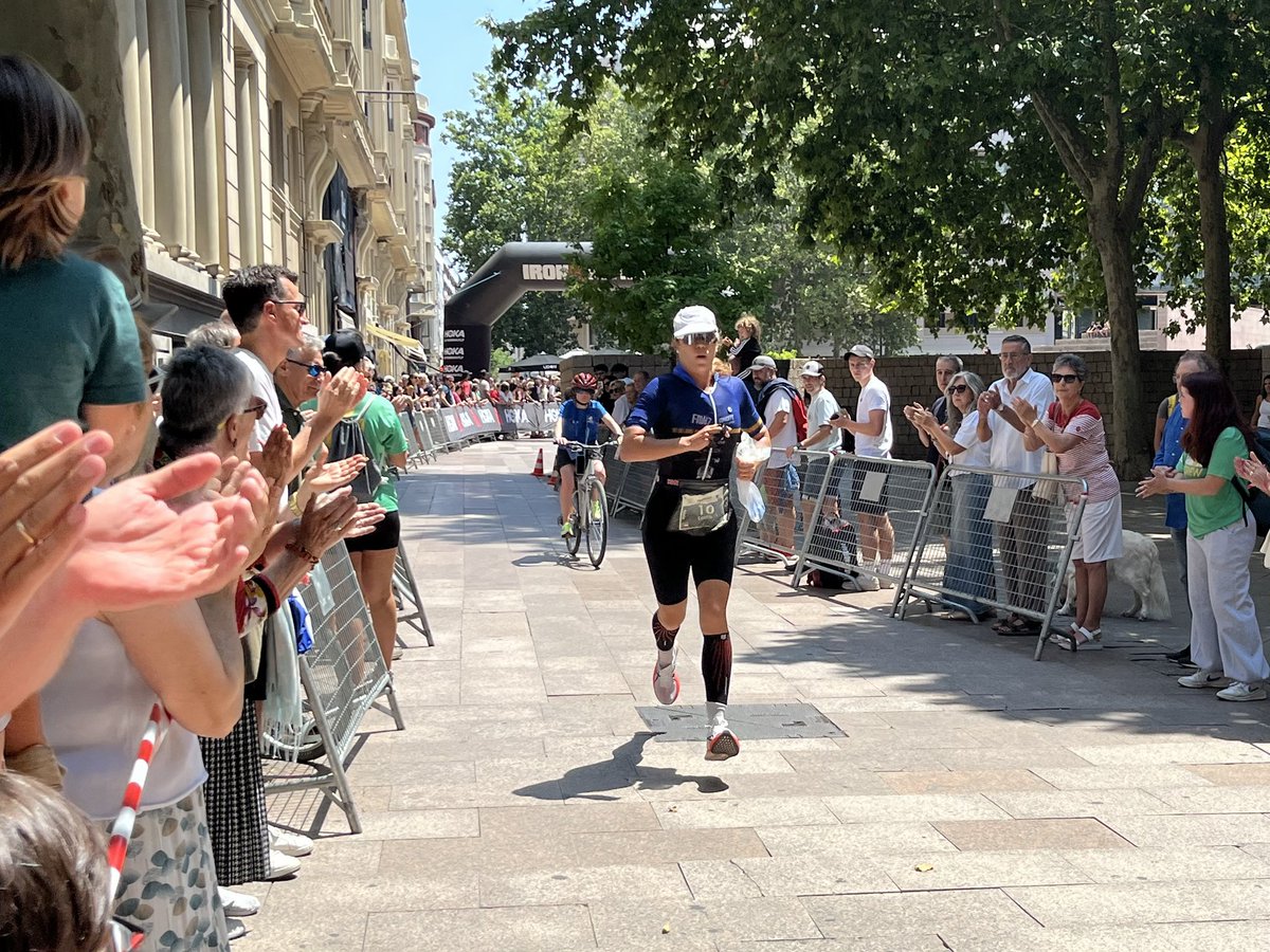 SethFinanceX's tweet photo. 🏊♀️🚴♂️🏃♀️Emoción y gran ambiente en la 6ª edición del #Ironmam #VitoriaGasteiz. La concejala de Deporte, Ana López de Uralde, ha participado en la entrega de premios del Triatlón de Larga Distancia en el que han participado cerca de 2.000 triatletas.
Zorionak parte-hartzaile denei! https://t.co/uhtxUlnAwk