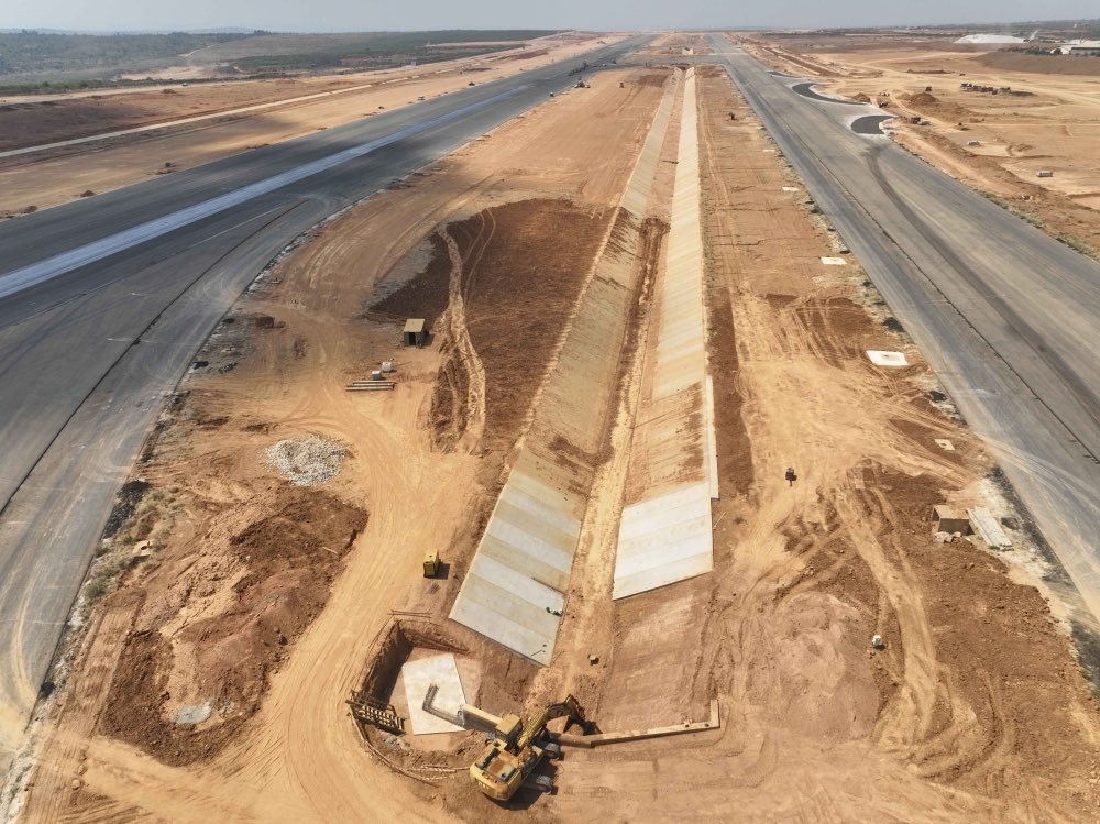 ITheophile_'s tweet image. Ofcourse like an engineer there are some steps to celebrate;
I saw that BPR Bank, Bank of Kigali, and BRD will raise over $322M in bonds and guarantees to support construction of Bugesera International Airport a $2B+ project co-developed with Qatar.
As an engineer, I don’t…