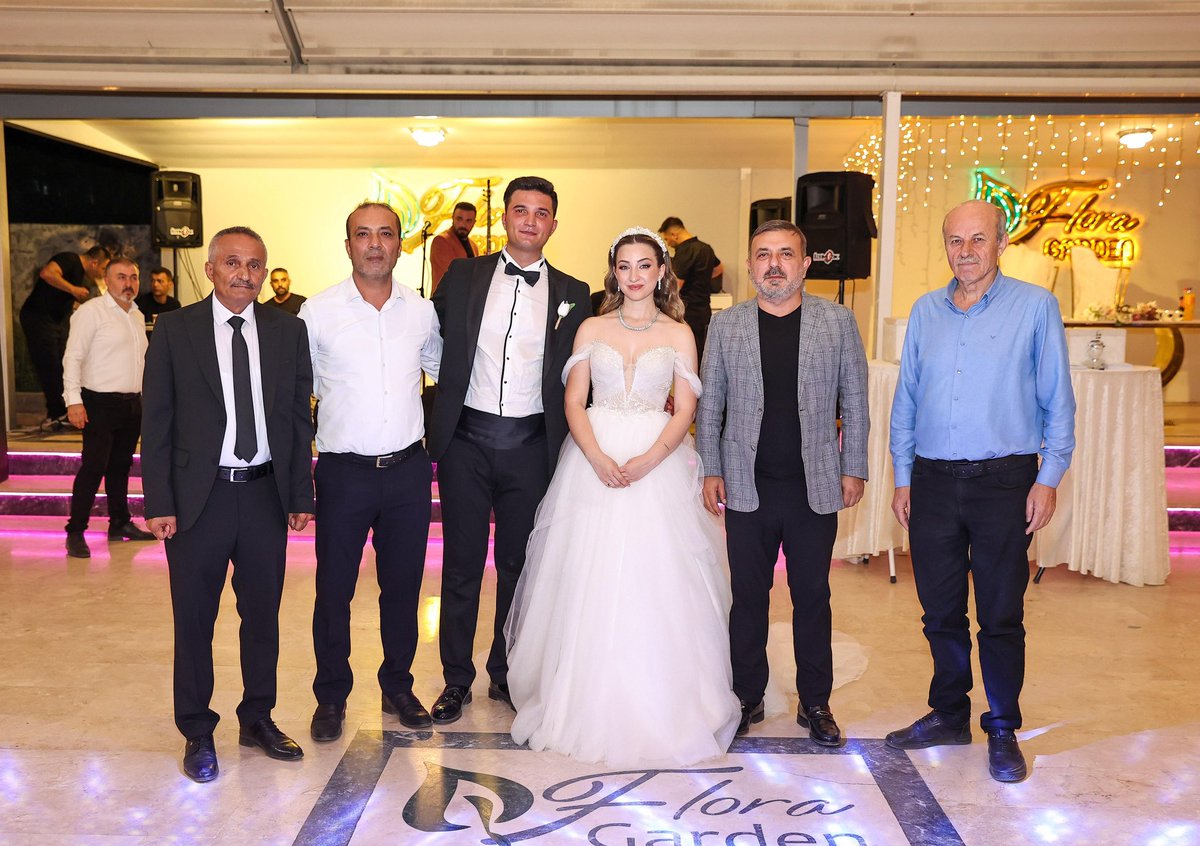 Furkan ile Sümeyye kardeşlerimizin düğün törenlerine katılarak bu özel günde sevinçlerine ortak olduk.

Kardeşlerimize hayat boyu sürecek mutluluklar diliyor, birlikte huzur ve bereket dolu bir ömür temenni ediyorum.