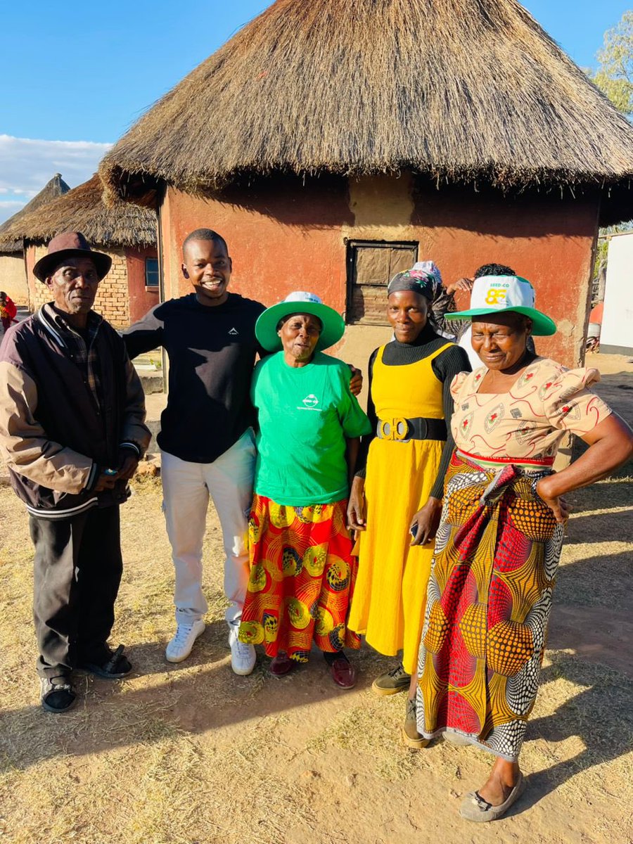 PoteDior's tweet image. The Right Seed Makes ALL The Difference! 

Today, I had the privilege of visiting mashingaidze (Mhofu ye Museyamwa) and his family at Plot 84, Msengezi - Chegutu District. Their maize journey is nothing short of INSPIRING—from R201 to SC513 (early maturing), and now THRIVING with…