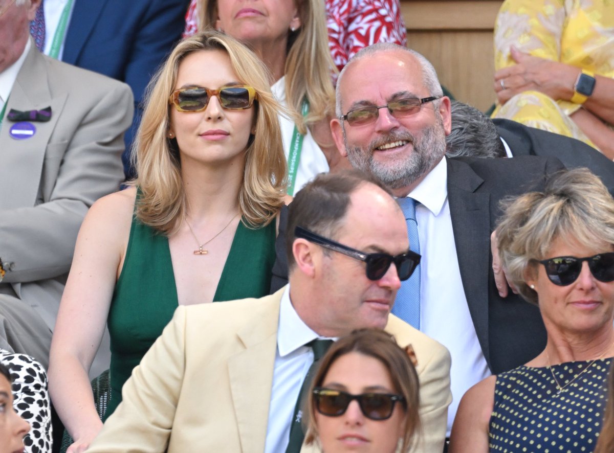 jodiemcoma's tweet image. ig next time she attends wimbledon she will bring her mom 🩶💚