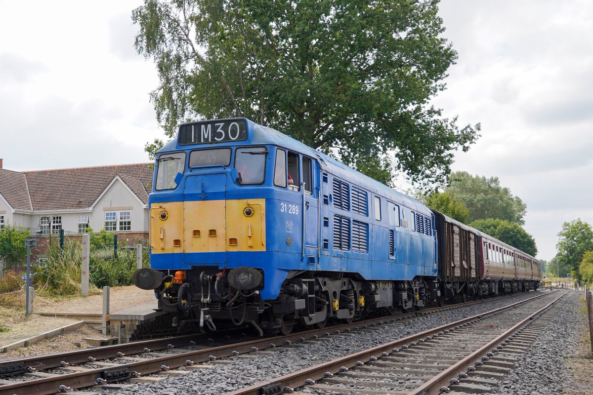 doublearrowace's tweet photo. The double diesel day at the Northampton &amp; Lamport Railway today, with Class 31 pair 31289 and 31601 out to play all day on their short running line. https://t.co/IEWxzqcEM8