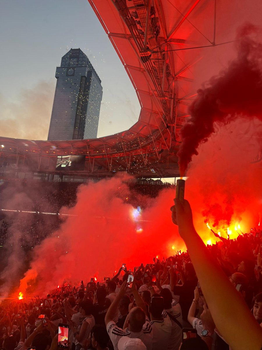 Orkun Kökçü: çArşı, yağmur yağdığında ıslanmamak için altına gireceğim bir şemsiyedir! Seninleyiz… 😉 #çArşı