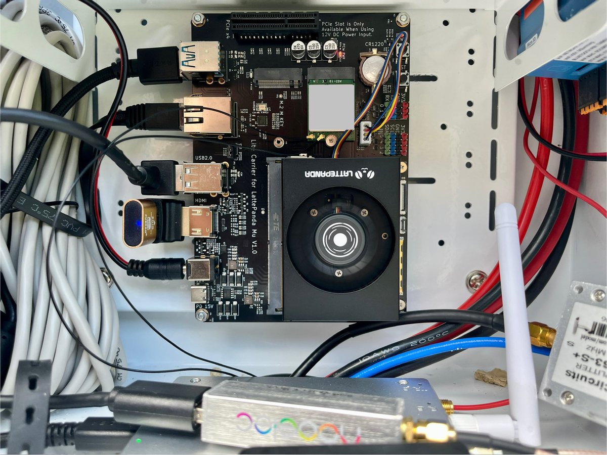 cemaxecuter's tweet photo. Solar-powered DragonOS SDR station, now with more compute under the hood. Minus maybe the current cable management… Tim “The Tool Man” Taylor would approve. #SDR #DragonOS https://t.co/hZYgLsjhfQ