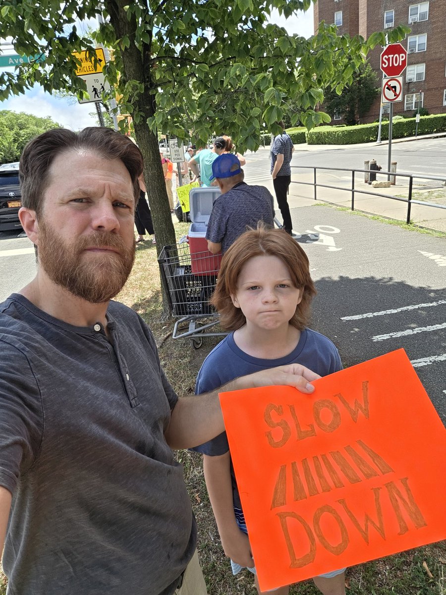 Glad for Sarah organizing vigil today, along with <a href="/newkingsdems/">New Kings Democrats</a> @Transalt <a href="/NYC_SafeStreets/">Families For Safe Streets</a>, in honor of 70 y.o. Dov Broyde, who was struck and killed by a driver of a smart car at Ave I &amp; E 5th five days ago. Jake and I joined other community members calling for safer streets.