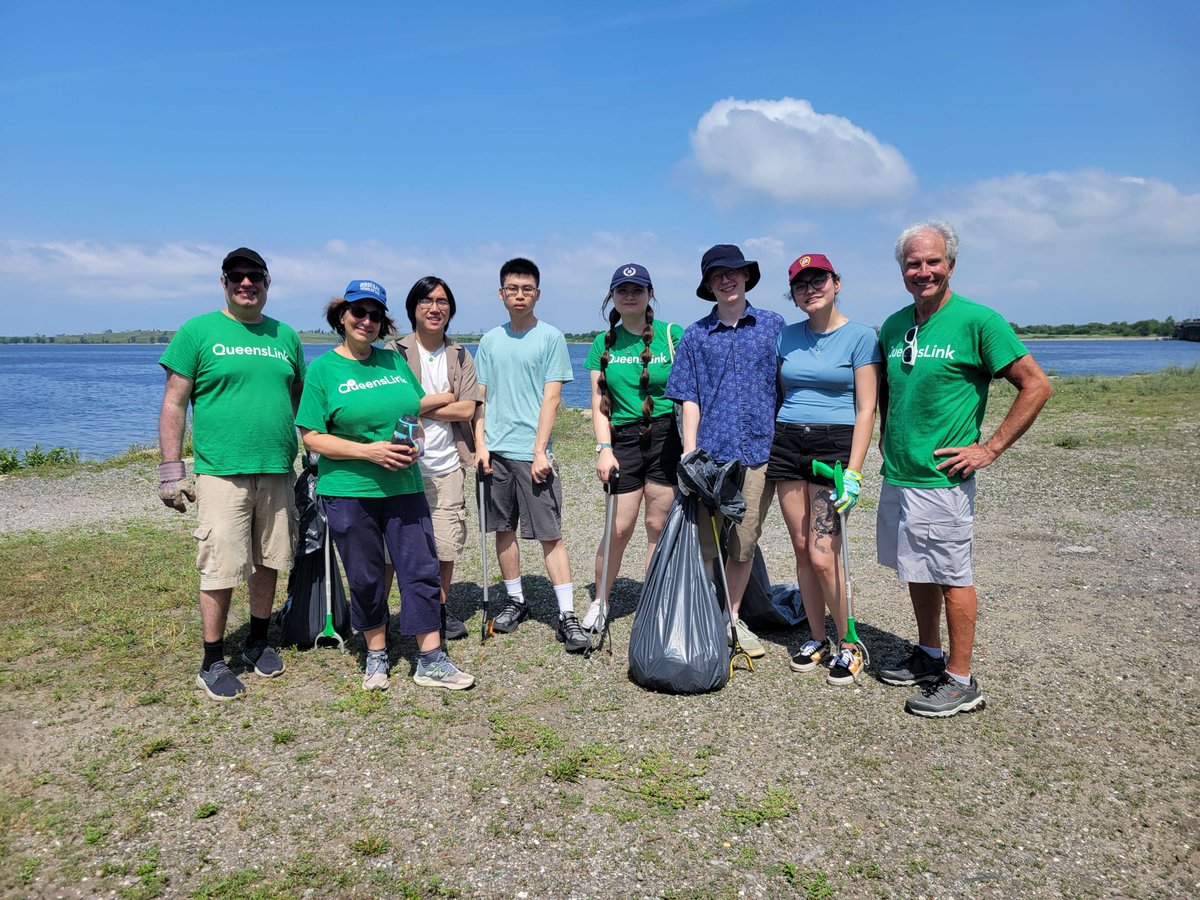 thequeenslink's tweet image. We had a blast at the Jamaica Bay beach cleanup yesterday!! The #QueensLink vision would take thousands of cars off the road, preventing harmful pollutants from contaminating runoff water and harming these valuable ecosystems. Let's protect our environment and #BuildtheQueensLink