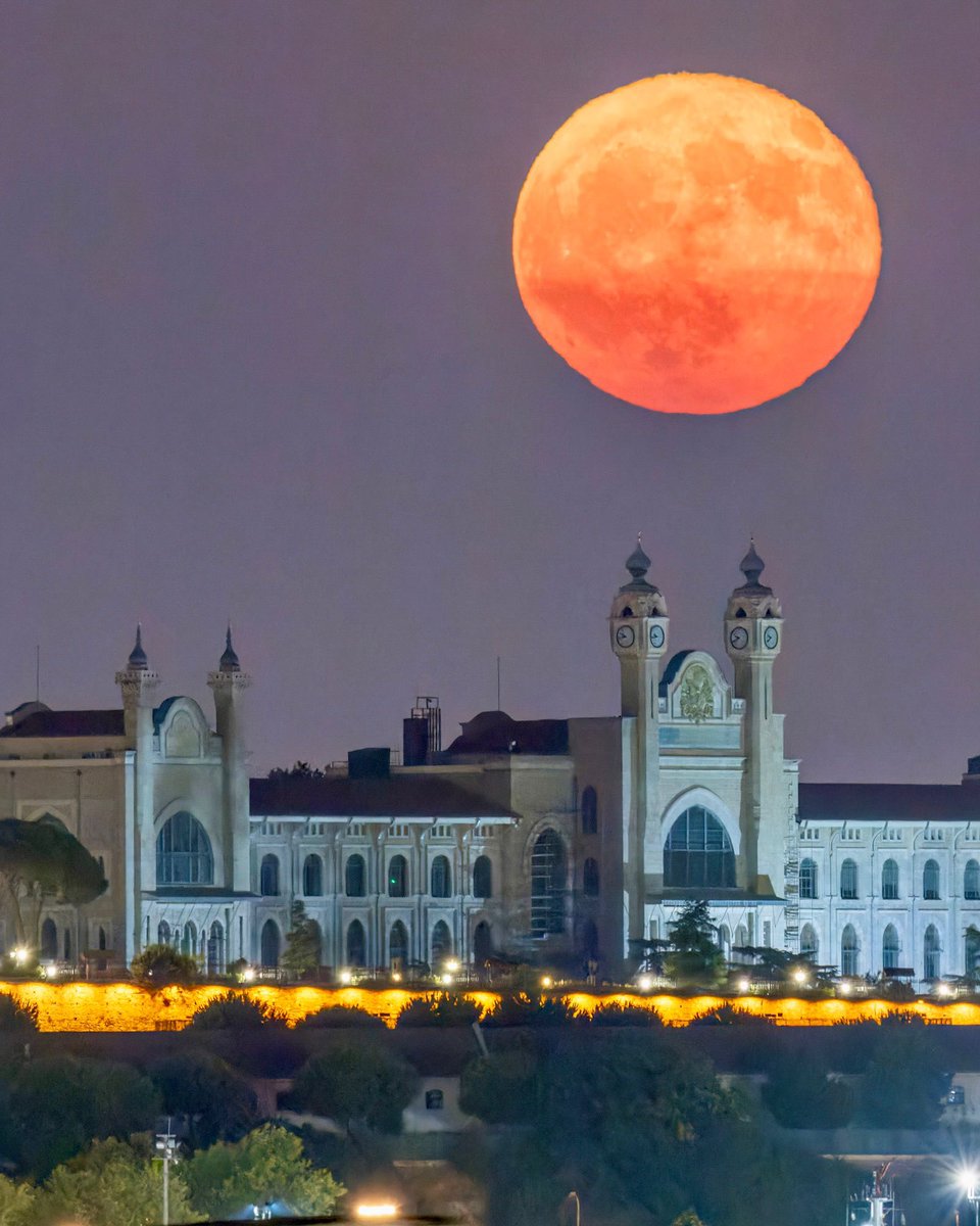 Sağlık Bilimleri Üniversitesi Mektebi Tıbbiyeyi Şahane tarihi binası…