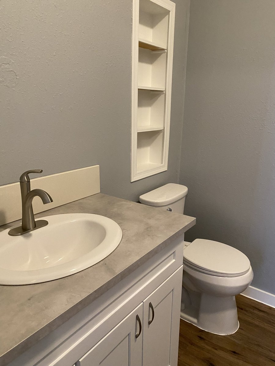 4plexes's tweet image. 🏡 For Sale: Stunning 3-bed, 2-bath manufactured home in Fairview, OR! Enjoy modern upgrades, a newly fenced backyard, stainless steel appliances, and a new roof in the Blue Lake Village community. Priced at $169,800. 🏠 Check it out: 3201 NE 223rd Ave UNIT 34. #RealEstate…