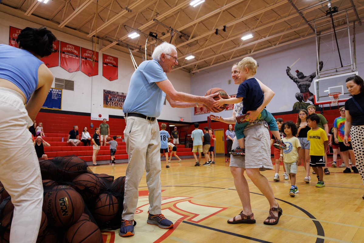 BernieSanders's tweet image. In Vermont and across the country we’ve got to rebuild our sense of community and bring people together.
Yesterday, in Marshfield, we held our 12th Vermont foul shooting contest for kids of all ages and gave out 90 free basketballs.
Everyone had a great time — especially me.
