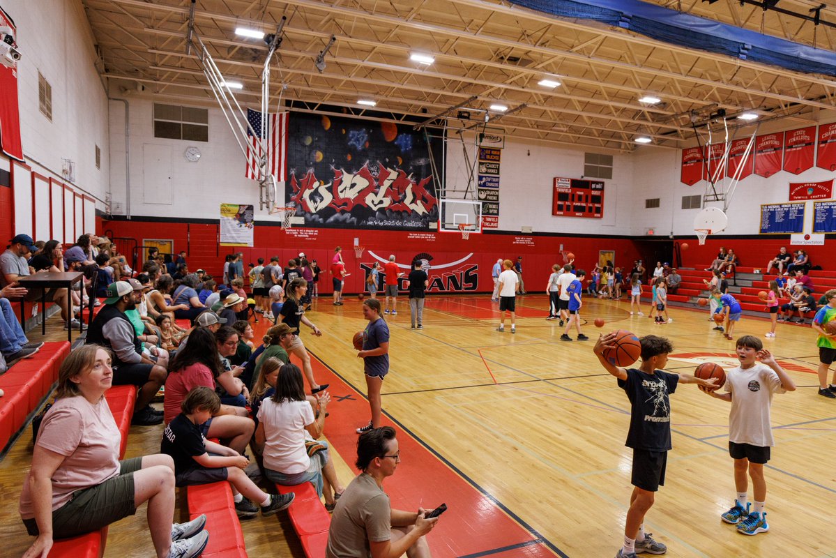 BernieSanders's tweet image. In Vermont and across the country we’ve got to rebuild our sense of community and bring people together.
Yesterday, in Marshfield, we held our 12th Vermont foul shooting contest for kids of all ages and gave out 90 free basketballs.
Everyone had a great time — especially me.