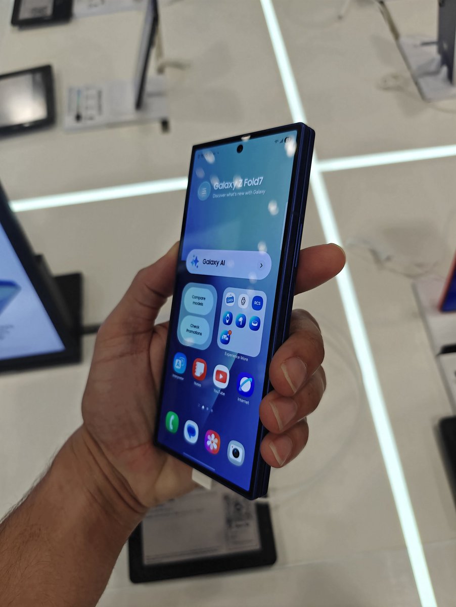 jmwilt21's tweet image. Ok real talk. As a OnePlus Open owner, I was extremely impressed with the Fold 7 when I saw it at Best buy.
I fully expect it to feel no better than the Open, but it's crazy thin and light. And when it's closed it doesn't even really feel like a foldable.
Samsung knocked it…