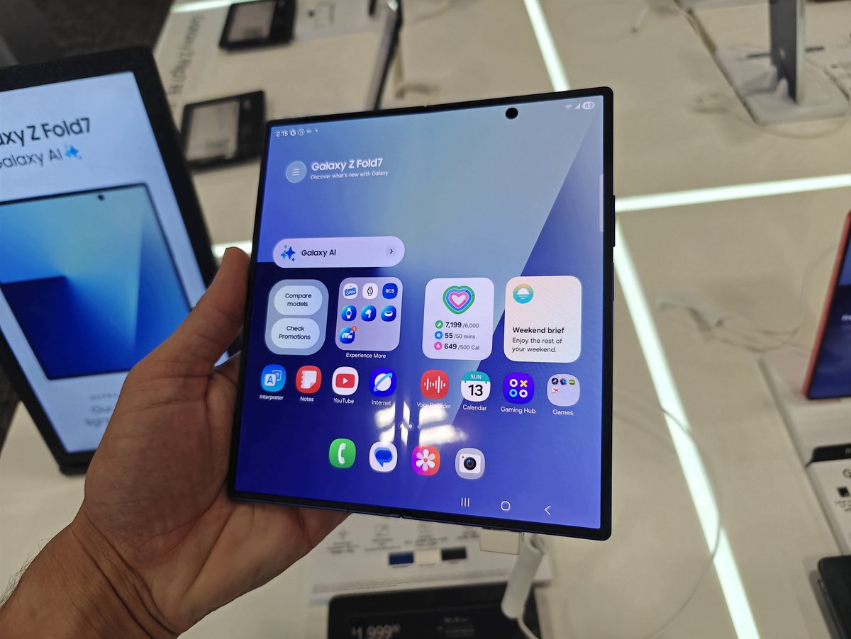 jmwilt21's tweet image. Ok real talk. As a OnePlus Open owner, I was extremely impressed with the Fold 7 when I saw it at Best buy.
I fully expect it to feel no better than the Open, but it's crazy thin and light. And when it's closed it doesn't even really feel like a foldable.
Samsung knocked it…