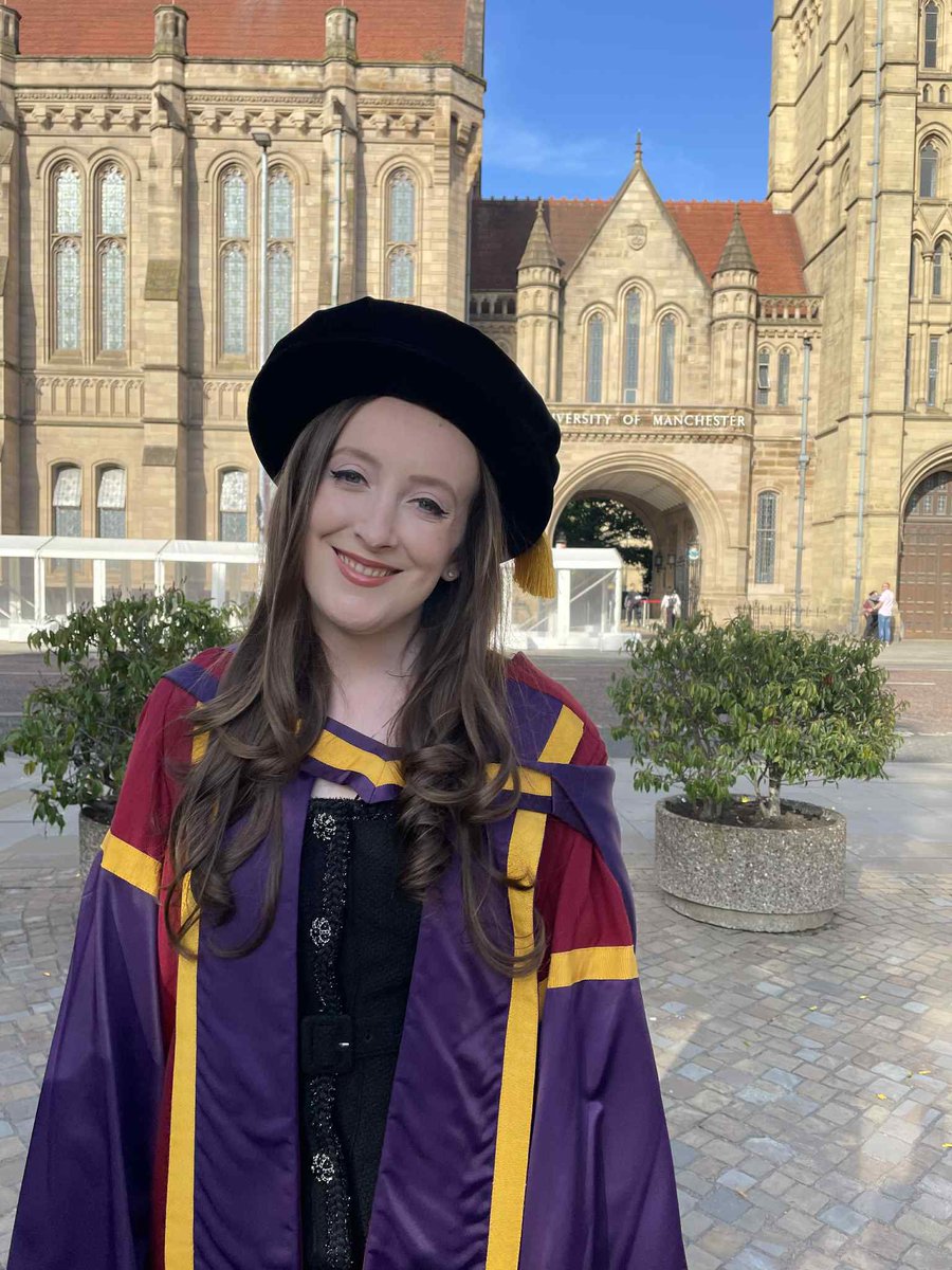 DrEJRoberts's tweet image. Had the best day at my PhD graduation with my family and friends ❤️