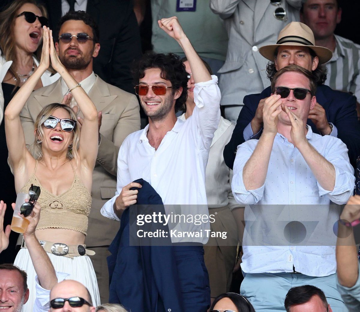 A few more new shots of Henry &amp; Natalie at Wimbledon today 🎾 #HenryCavill via Getty Images