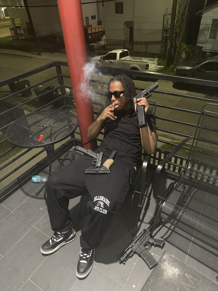 ibangKDA's tweet image. I told em ain’t nun bigger dab da mafia b4 I cuff a bitch I’ll cuff a Cho*per on K