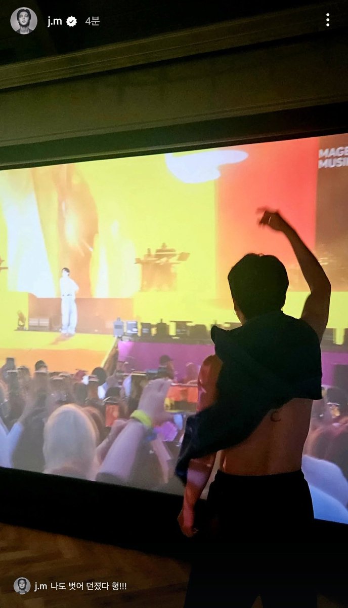 eternalhyyh's tweet image. 🐥 I took it off and threw it away too hyung