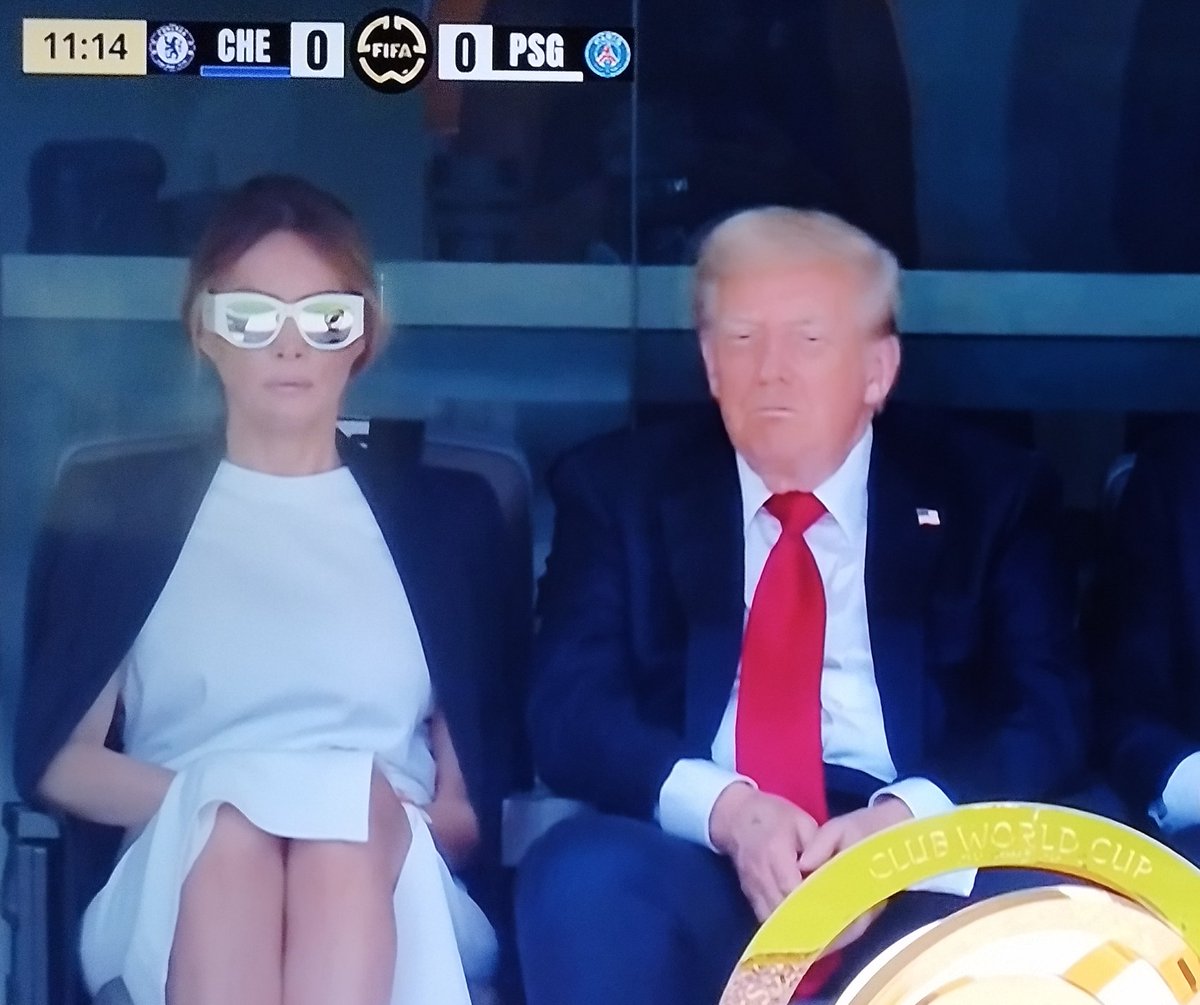 - Cariño con esas gafas nadie sabrá si estás dormida, para la segunda parte me las deja que esto es un asco ni un placaje ni na!