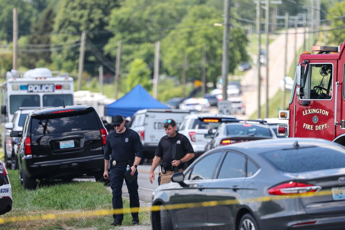 TaylorSixHL's tweet image. Photos from the Richmond Rd. Baptist Church, Old Richmond Rd. and Blue Grass Airport following two shootings Sunday that injured a state trooper and multiple church-goers.
Press conference at 4:30 p.m.
Photos by: @ryanhermens