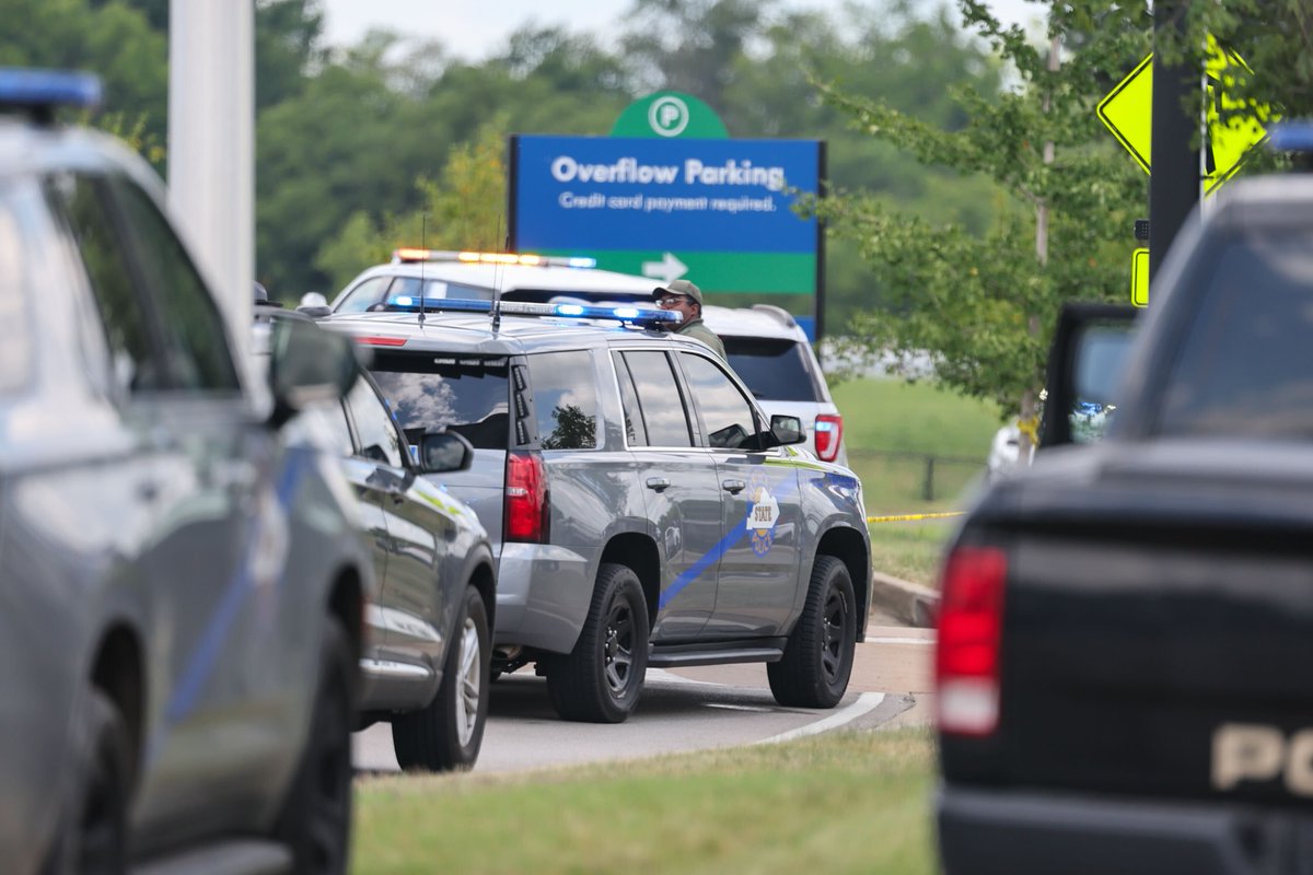 TaylorSixHL's tweet image. Photos from the Richmond Rd. Baptist Church, Old Richmond Rd. and Blue Grass Airport following two shootings Sunday that injured a state trooper and multiple church-goers.
Press conference at 4:30 p.m.
Photos by: @ryanhermens