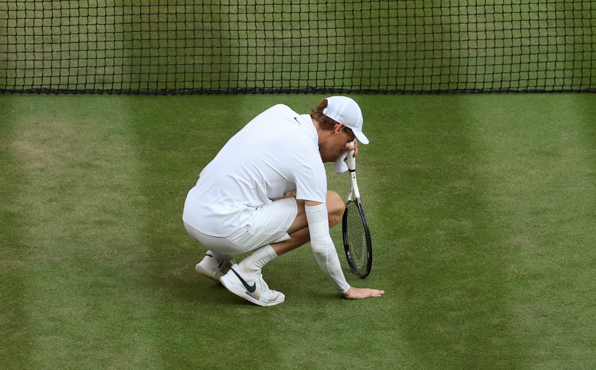 thevscientist's tweet photo. Al rientro da tre mesi di stop raggiunge la finale a Roma, mette da parte la delusione per la finale persa a Parigi e diventa il primo italiano della storia a vincere il torneo più prestigioso

Oggi ha dimostrato nuovamente perché lui é il NUMERO UNO

Semplicemente LEGGENDA https://t.co/pJVYO6hY7O