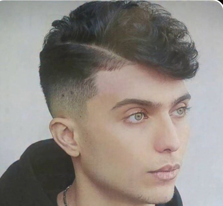 خیلی خوشگل و خوش‌تیپه نه؟!
دیگه زنده نیست و شهید شده
اسرائیل کشتش 
اگه واقعا خون ایرانی تو رگات باشه، بخاطر همین یکی هم که شده باید از اسرائیل متنفر باشی