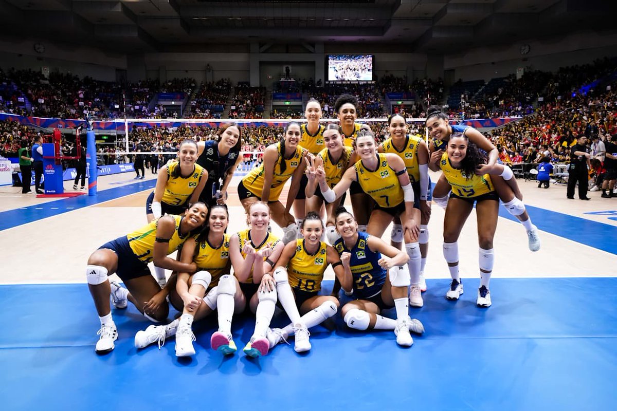 QGdoVolei's tweet photo. 👀 Possíveis chaveamentos

Vitória da 🇨🇳 China sobre os 🇺🇸 EUA 

🇮🇹 Itália x EUA 🇺🇸
🇵🇱 Polônia x China 🇨🇳
🇧🇷 Brasil x Alemanha 🇩🇪
🇯🇵 Japão x Turquia 🇹🇷

Vitória dos 🇺🇸 EUA por 3-0 sobre a 🇨🇳 China 

🇮🇹 Itália x Alemanha 🇩🇪
🇵🇱 Polônia x Turquia 🇹🇷
🇧🇷 Brasil x China 🇨🇳
🇯🇵 Japão x EUA 🇺🇸

Vitória dos 🇺🇸 EUA por 3-1 ou 3-2 sobre a 🇨🇳 China

🇮🇹 Itália x Alemanha 🇩🇪
🇵🇱 Polônia x Turquia 🇹🇷
🇧🇷 Brasil x EUA 🇺🇸
🇯🇵 Japão x China 🇨🇳