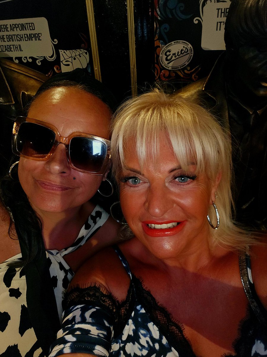 We might be a bit drunk 😂 #mathewstreet 💃💃