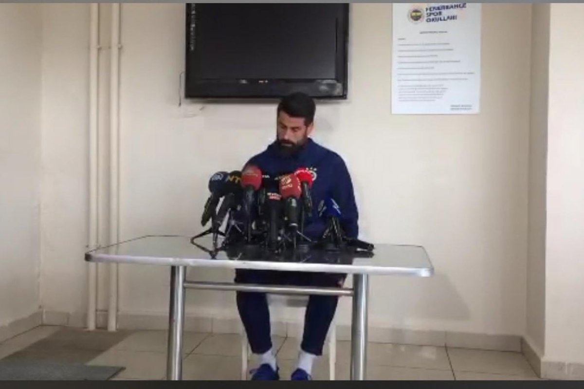 Fbliler 2 gündür göt yanığından Orkun boklayıp imza töreni ne alaka diyor 

Siz aidiyet ne demek bilseydiniz yıllarca kaptanlığınızı yapan adama plastik sandalyede veda etmezdiniz 

Götünüzün üstüne oturup Orkun editlerini izleyeceksiniz şimdi