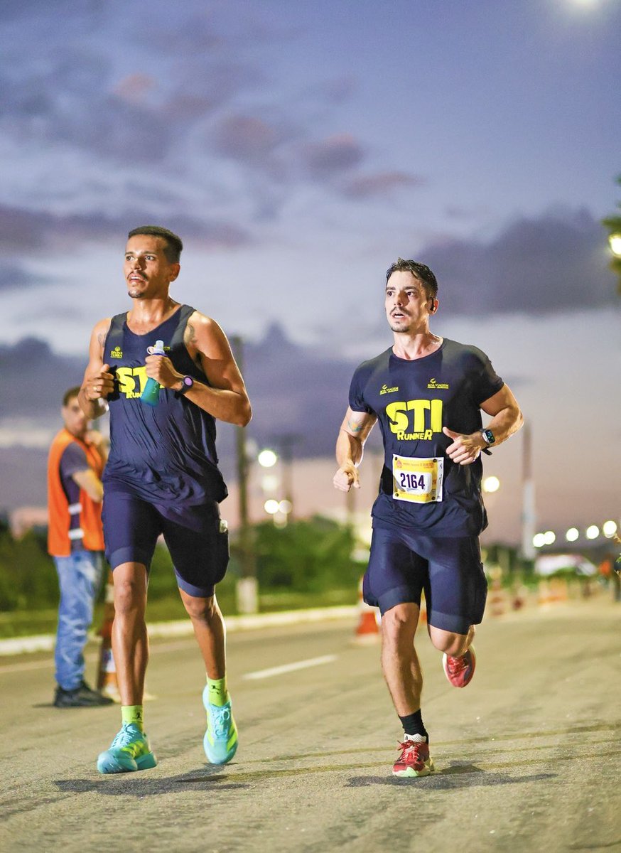 flpmarinho's tweet photo. Ontem aconteceu meia maratona da lua, oportunidade em que estabeleci meu RP nos 21,1km.
Para mim, esse tempo era inimaginável. Seguimos! https://t.co/Ra672E65jp