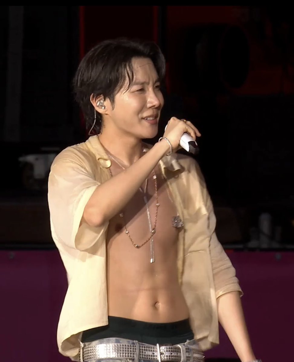 _lysjoon's tweet image. he’s having a GREAT time 😭