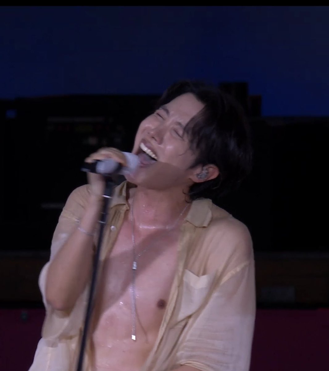 _lysjoon's tweet image. he’s having a GREAT time 😭