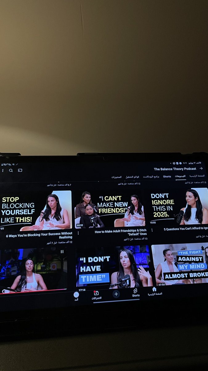 lilirlq's tweet image. طحت اليوم على قناة بودكاست عجبتني، وتفرّجت منها مقطعين = ساعة ونص سماع
القراءة خلّصت كتابي اللي كنت أقرأه، والقصّة كانت ممتعة جدًا
التحدّث كان نص ساعة