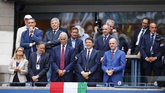 A quelli che si chiedono del perché non ci fosse nessuno del governo a Wimbledon, ricordo che l'ultimo ad andare a una finale di uno Slam, è stato lui,con volo di stato e Bandiera al contrario compresi nel prezzo