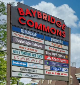 NYPD109Pct's tweet image. Last night, the 109 pct & the Queens North CRT disbursed a disorderly car meet at Baybridge Commons shopping center (208 Pl/Cross Island Pkwy), seizing one vehicle & issuing 8 summonses.
Quality of life & public safety offenses that disrupt the public will not be tolerated.