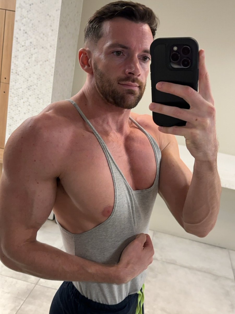 I want a gym bro 🥺
