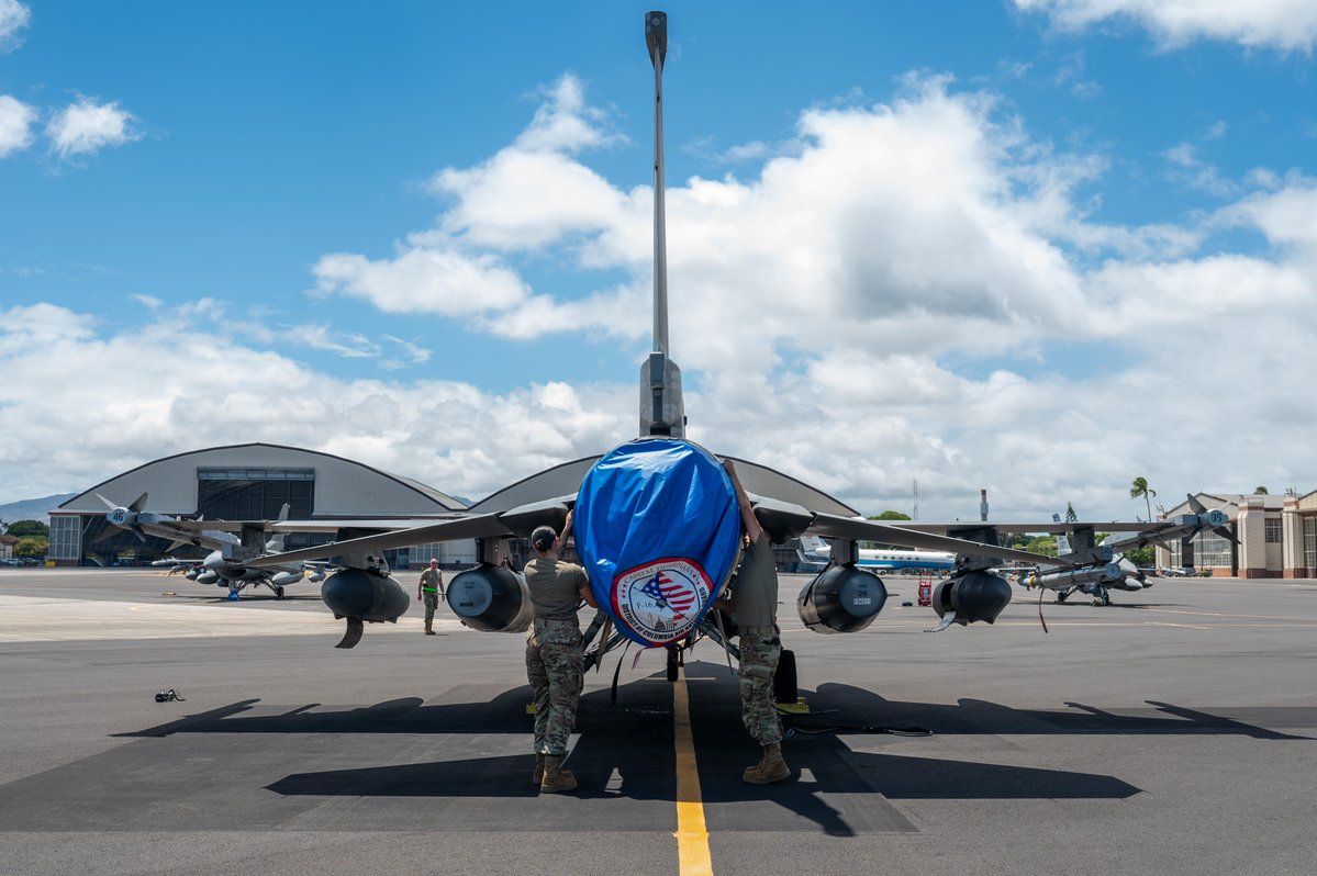 PACAF's tweet image. 🌺 Aloha to the 121st Fighter Squadron! 🛬
The D.C. ANG squadron's F-16s arrived at Hickam for a pitstop in support of the #REFORPAC25 exercise. This exercise is focused on maintaining readiness & executing missions in the Indo-Pacific region.
@DCGuard1802 @INDOPACOM
#Readiness