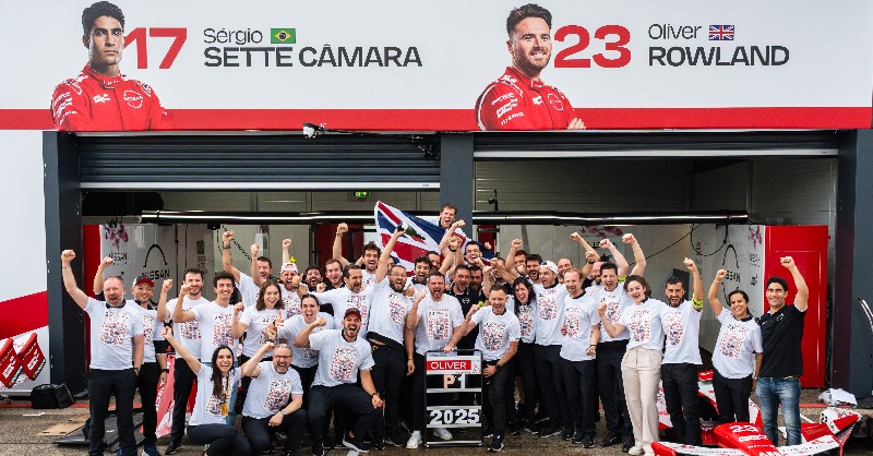NISMO's tweet photo. WORLD DRIVERS' CHAMPIONSHIP ✅

@oliverrowland1 earned his and Nissan's first ABB FIA Formula E Drivers’ World Championship 🎉

And with Sérgio scoring points on his debut weekend, this is one to write home about 🌸

Read more👇 🗞️

@Nissan #NissanFormulaE #FeelElectric
